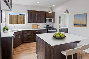 579 SW H St, Madras, OR 97741 - Photo 4