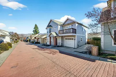 252 9th St Alley, Ashland, OR 97520 - Photo 2