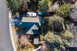 955 NE Locksley Dr, Bend, OR 97701 - Photo 42