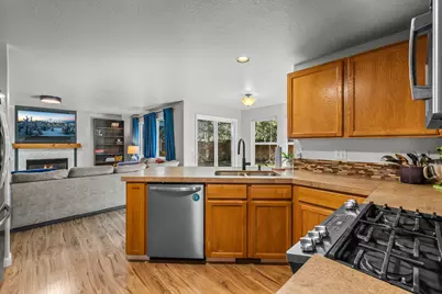 955 NE Locksley Drive, Bend, OR 97701 - Photo 12