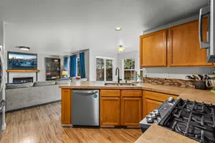 955 NE Locksley Dr, Bend, OR 97701 - Photo 12