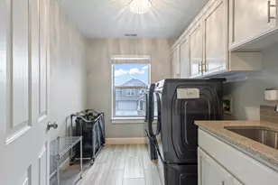 21336 NE Evelyn Pl, Bend, OR 97701 - Photo 18