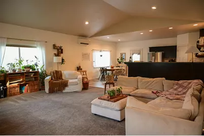 64618 Strickler Avenue, Bend, OR 97703 - Photo 8