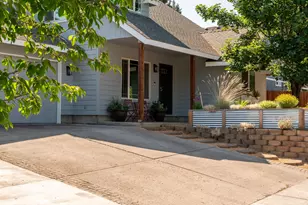 804 NE Providence Dr, Bend, OR 97701 - Photo 4