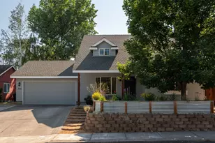 804 NE Providence Dr, Bend, OR 97701 - Photo 2