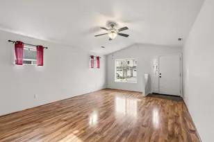 8212 Kestrel Way, White City, OR 97503 - Photo 4