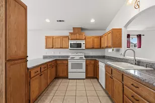 8212 Kestrel Way, White City, OR 97503 - Photo 6