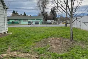 1720 SW Bridge St, Grants Pass, OR 97526 - Photo 20