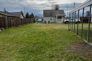 1720 SW Bridge St, Grants Pass, OR 97526 - Photo 4