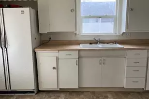 1720 SW Bridge St, Grants Pass, OR 97526 - Photo 6