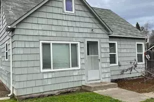 1720 SW Bridge St, Grants Pass, OR 97526 - Photo 2