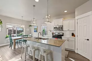 21391 NE Nolan Ct, Bend, OR 97701 - Photo 8