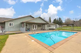 2015 Sleepy Hollow Loop, Grants Pass, OR 97527 - Photo 34