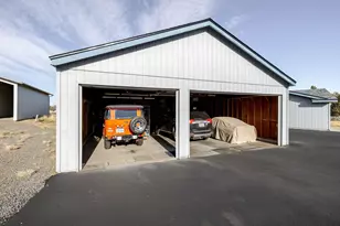 61747 Somerset Dr, Bend, OR 97702 - Photo 36