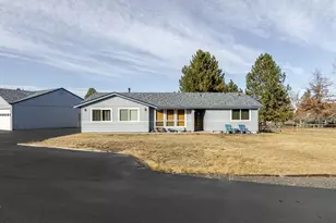 61747 Somerset Dr, Bend, OR 97702 - Photo 2