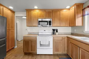 966 Newcastle St, Medford, OR 97501 - Photo 16