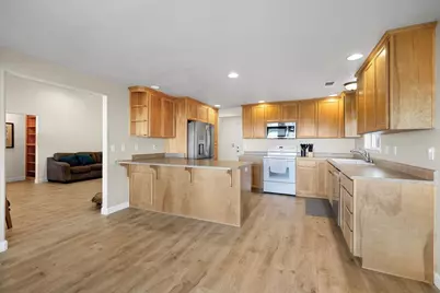 966 Newcastle Street, Medford, OR 97501 - Photo 14