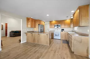 966 Newcastle St, Medford, OR 97501 - Photo 14