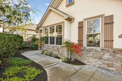 3944 Crystal Springs Drive, Medford, OR 97504 - Photo 2