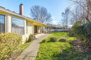 984 Mesman Dr, Grants Pass, OR 97527 - Photo 36