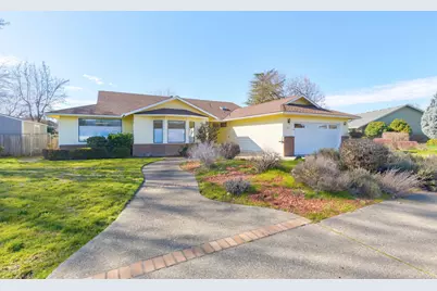 984 Mesman Drive, Grants Pass, OR 97527 - Photo 2