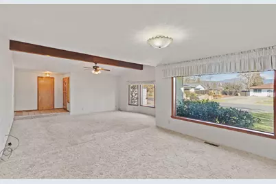 984 Mesman Drive, Grants Pass, OR 97527 - Photo 4