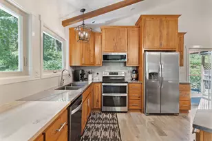 512 Bonnie Ln, Grants Pass, OR 97527 - Photo 4