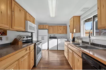 2412 SW Wickiup Avenue, Redmond, OR 97756 - Photo 10