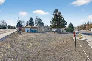 2412 SW Wickiup Ave, Redmond, OR 97756 - Photo 40