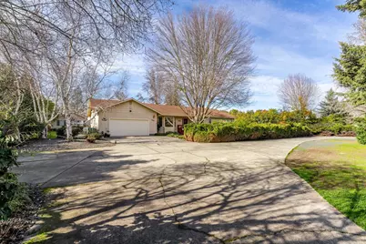 1462 Darneille Lane, Grants Pass, OR 97527 - Photo 2