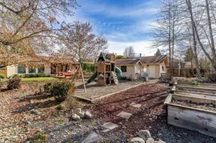 1462 Darneille Ln, Grants Pass, OR 97527 - Photo 34