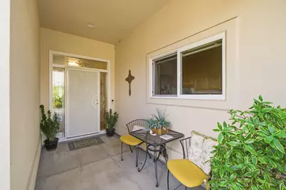 732 Cherrywood Drive, Medford, OR 97504 - Photo 2