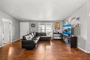 1570 S Peach St, Medford, OR 97501 - Photo 1