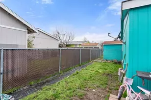 1570 S Peach St, Medford, OR 97501 - Photo 22