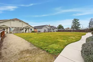 171 Mellecker Way, Medford, OR 97501 - Photo 2