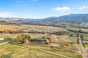 157 Ashland Acres Rd, Ashland, OR 97520 - Photo 52