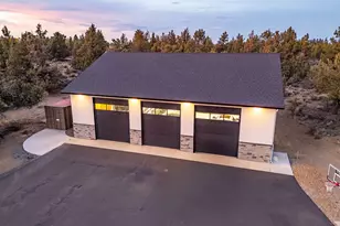 62825 Montara Dr, Bend, OR 97701 - Photo 38