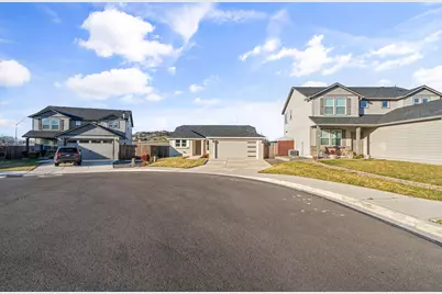 3509 Carnelian Street, Medford, OR 97504 - Photo 2