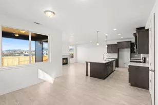 145 Valemont Dr, Eagle Point, OR 97524 - Photo 6