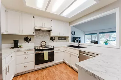 734 SE Manley Place, Bend, OR 97702 - Photo 6