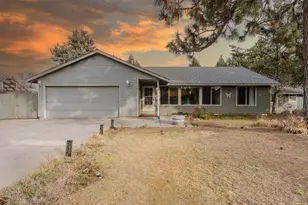 734 SE Manley Pl, Bend, OR 97702 - Photo 2