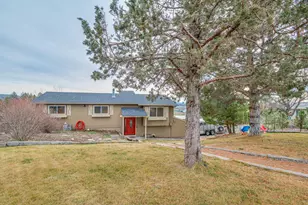 1133 NE Scenic Dr, Madras, OR 97741 - Photo 1