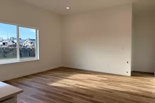 588 NE Mitchell St, Madras, OR 97741 - Photo 10