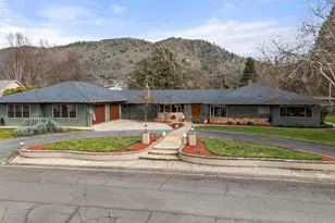 1117 NE Memorial Dr, Grants Pass, OR 97526 - Photo 4