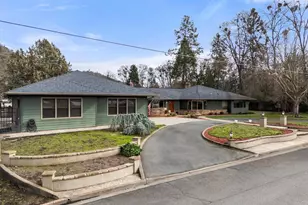 1117 NE Memorial Dr, Grants Pass, OR 97526 - Photo 8