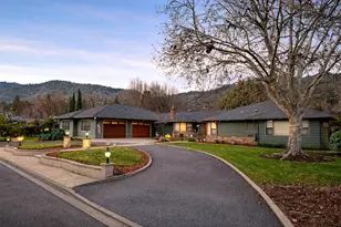 1117 NE Memorial Dr, Grants Pass, OR 97526 - Photo 1