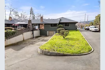 1117 NE Memorial Drive, Grants Pass, OR 97526 - Photo 10