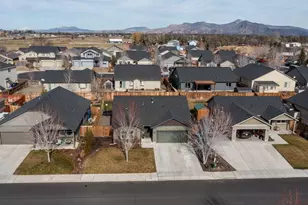 725 NE Redwood Ave, Redmond, OR 97756 - Photo 30