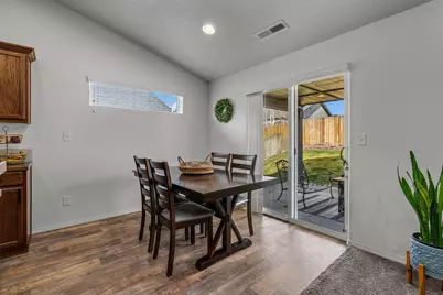 725 NE Redwood Avenue, Redmond, OR 97756 - Photo 12