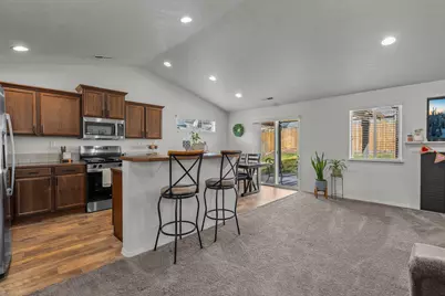 725 NE Redwood Avenue, Redmond, OR 97756 - Photo 16